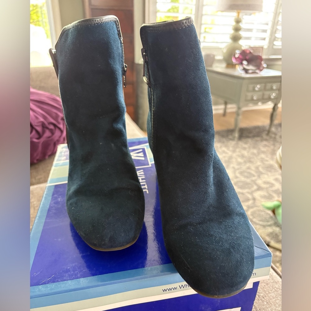 Elegant Navy Suede Ankle Boots size 9 - Picture 4 of 7
